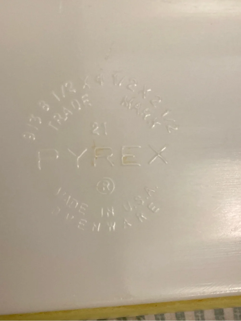 Vintage Pyrex #913 Yellow Loaf Pan 8.5 x 4.5 x 2.5